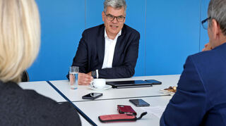 MVV-Vorstandsvorsitzender Gabriël Clemens im Interview mit Bettina Eschbacher und Walter Serif.