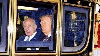 Der König und der Präsident fuhren gemeinsam in einer pompösen Kutsche.