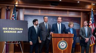 «Trump weist derzeit das Justizministerium an, Jagd auf seine politischen Feinde zu machen», sagt der demokratische Senator Chris Murphy.