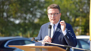 Landrat Christoph Schauder lobte "Geduld, Ausdauer und Engagement" der Wertheimer.
