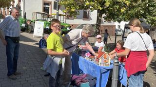 An vielen Ständen gab es auf dem Markt vieles zu bestaunen und zu kaufen.