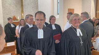 Dekan Ingolf Stromberger beim Auszug aus der Christuskirche mit Landesbischöfin Professor Dr. Heike Springhart.