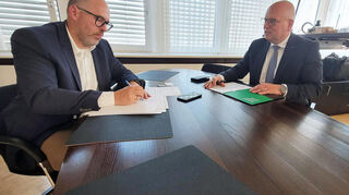 Gregor Baumbusch, CEO von Weinig (rechts), im Interview mit FN-Chefredakteur Fabian Greulich.