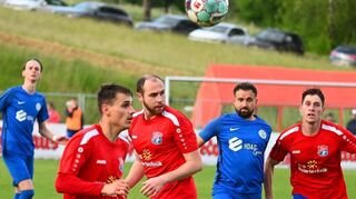 Wie man den Kreispokal gewinnt, hat der SV Osterburken (blaue Trikots) in der vergangenen Saison gezeigt. Im Finale schlug man die SG Erftal (Spielszene). Nun schickt sich der SVO an, diesen Titel zu verteidigen.