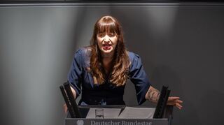 Reichinnek bleibt bei Kritik an Sozialreformen.