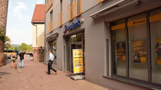 Die Postbankfiliale in der Gerbergasse schließt im Laufe des ersten Quartals 2026. Das hat auch Konsequenzen für die Kunden der Deutschen Post.