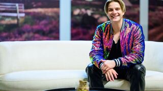 Ein überheblicher Influencer?- Sänger Vincent Gross in der ARD-Telenovela «Rote Rosen» mit.