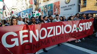 Teilnehmer einer propalästinensischen Demonstration im spanischen Teil des Baskenlandes warfen Israel einen Völkermord im Gazastreifen vor.