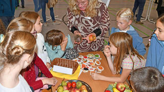 Dass Obst und Gemüse nicht perfekt aussehen muss, um gut zu schmecken, lernten die Kinder und auch Erwachsenen.
