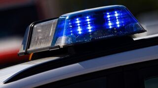 Zwischen Impfingen und Werbach ist am Donnerstagnachmittag ein Lkw umgekippt.