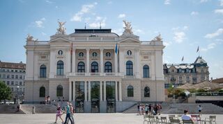 Das Opernhaus Zürich liegt in einer Kritikerumfrage vorn. (Archivbild)