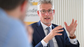 Steffen Jäger, der Präsident und Hauptgeschäftsführer des Gemeindetags Baden-Württemberg, hat sich in einem offenen Brief direkt an die Bürgerinnen und Bürger im Land gewandt. Das Bild entstand bei einem Interview im Jahr 2023.