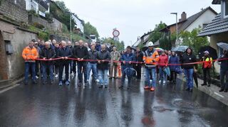 „Start frei“ hieß es bei der offiziellen Einweihung nach dem Abschluss der Sanierungsmaßnahmen. Mit dabei: Bürgermeister Joachim Markert, Dieter Braun vom Ingenieurbüro Jouaux und Standortleiter Stefan Laufer von Konrad Bau.