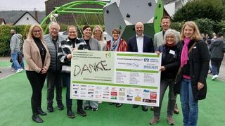 „Wenn viele etwas Kleines geben, kann Großes entstehen.“ Und so wurde im Rahmen der Pausenhof-Einweihung allen gedankt, die sich dafür engagiert haben.