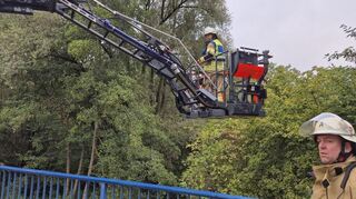 Auch die Drehleiter der Feuerwehr Tauberbischofsheim ist mit Wärmebildkamera im Einsatz.