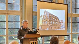 Hausforscher Ralf Rossmeissl, Fränkisches Freilandmuseum Bad Windsheim, beleuchtete das Baderwesen im fränkischen Raum. Im Bild das ehemalige Baderhaus in Bad Mergentheim, heute ein Restaurant.