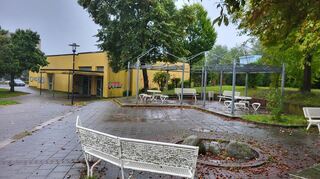 Aktuell kein „Hingucker“ ist der Frankenplatz mit angrenzendem Gebäude. Ende Oktober soll daher ein erstes Planungstreffen mit allen Beteiligten stattfinden, wie man den Ort schöner gestalten kann.