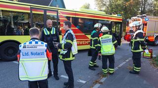 Die Kinder wurden mit dem Großraumrettungswagen zurück zur Schule gefahren.