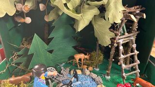 Die Kinder bastelten auch Dioramen zum Thema „Wald“.