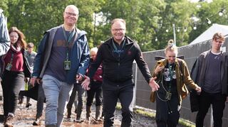 Beim Wackener Open Air Festival in Schleswig-Holstein kamen Ende Juli und Anfang August Schlammschutzmatten aus Moorgräsern zum Einsatz. Solche Produkte will Umweltminister Carsten Schneider fördern.
