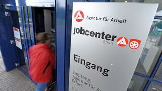 Beschäftigte von Jobcentern und anderen Behörden mit Kundenkontakt haben oft Sorge vor Übergriffen. (Archivfoto)