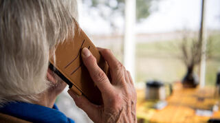 Eine Seniorin aus Würzburg ist Opfer von Callcenterbetrügern geworden. Die Polizei warnt ausdrücklich vor der dreisten Masche der skrupellosen Täter. (Symbolbild)