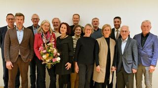 Evelyn Rösch (Vierte von links) wurde zur neuen stellvertretenden Vorsitzenden des Freundeskreises Tauberphilharmonie gewählt. Sie tritt die Nachfolge ihres Mannes Leonhard Steigmeier an. Im Bild Vorstand und Beirat des Vereins, der inzwischen auf 825 Mitglieder angewachsen ist.