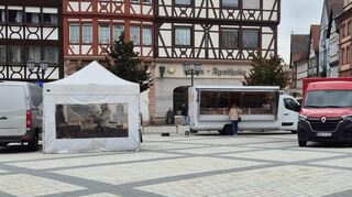 Der dienstägliche Wochenmarkt auf dem Tauberbischofsheimer Marktplatz hat hingegen noch Luft nach oben. Neue Beschicker sind jederzeit willkommen.