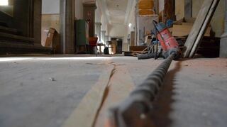 Die Gemeinde lässt derzeit die Alte Realschule für den Krippe des Kindergartens umbauen. Der Gemeinderat vergab am Montag weitere Gewerke.