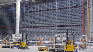 Im Logistikzentrum von Hutchinson in Mannheim erledigen vor allem die Roboter die Arbeit.