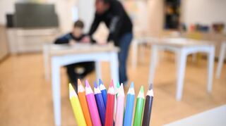 Die Möglichkeit der Ganztagsbetreuung soll zur besseren Vereinbarkeit von Familie und Beruf beitragen und die Bildungsgerechtigkeit fördern. Dazu gehört auch die Unterstützung bei Hausaufgaben.