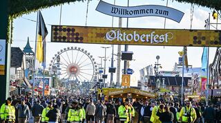 Die Wiesn wurde am Abend wieder geöffnet.