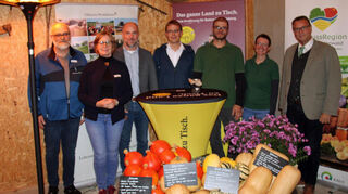 Die Teilnehmer zeigten großes Interesse an der Genusstour im Rahmen der Landesinitiative „Gläserne Produktion“ im Neckar-Odenwald-Kreis.