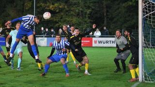 Knapp vorbei ist auch daneben: Der SV Harthausen verlor das Gemeindederby gegen den 1. FC Igersheim mit 2:3 und wurde bereits am Donnerstag von seinem Gegner in der A3-Tabelle überholt.