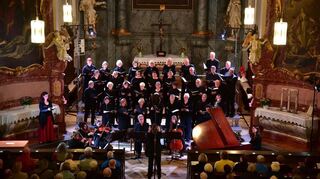Der Chor Cappella Nova begeisterte in der Schlosskirche.