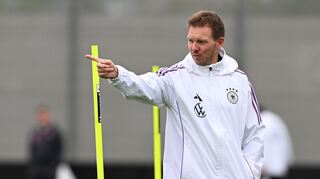 Da geht's lang zur WM: Julian Nagelsmann beim Training in Herzogenaurach.