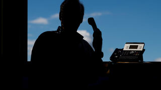 Sogenannte Callcenterbetrüger sind derzeit wieder verstärkt in der Region Tauber-Odenwald sowie im Bereich Unterfranken aktiv. Die echte Polizei warnt deshalb vor „falschen Polizeibeamten“. (Symbolbild)