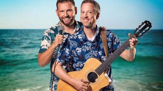 Don Filippo (Philipp Kasburg mit Gitarre) und Onkel Hanke (Hanke Blendermann) sind „Reis Against The Spülmaschine“.