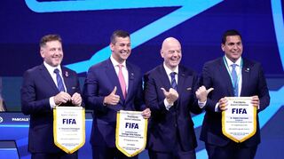 Gianni Infantino (2. von rechts) mit den Verbandsbossen der WM-Gastgeber Südamerikas