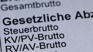 Die Beitragsbemessungsgrenze für die Krankenversicherung soll auf 5.812,50 Euro steigen. (Illustration)