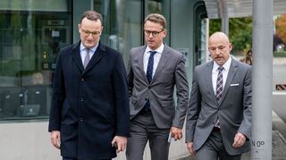 Spitzentrio der Union: Jens Spahn (CDU), Carsten Linnemann (CDU) und Alexander Hoffmann (CSU) schlendern zum Koalitionsausschuss.