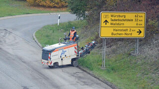 Die letzten Vorbereitungen werden getroffen, um am Montag mit dem Asphaltieren der B 27 zu beginnen.