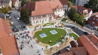Der neugestaltete Schlossplatz aus der Vogelperspektive.