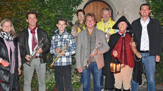 Abschied vom Abendlied vom Türmersturm galt es am Freitagabend für das laufende Jahr zu nehmen. Von Anfang Mai bis eine Woche vor der Martini-Messe haben Gustav Endres und sein Team mit Thorsten und Anton Endres, Andreas Schreck und Ruth Steinhoff an jedem Freitag um 21 Uhr Tauberbischofsheimer und Gäste mit Weisen vom Wahrzeichen der Stadt ins Wochenende geleitet.