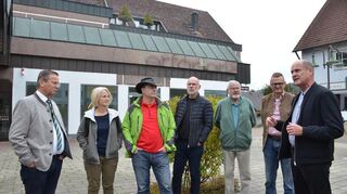 Der Erfapark war eines der großen Themen beim Ortsrundgang mit Minister Peter Hauk (links) am Samstagnachmittag in Hardheim.