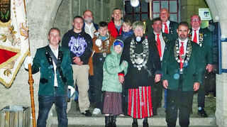 Die Königswürden der Schützenabteilung Niederstetten wurde bereits im Juli ausgeschossen. Jetzt wurde die Königsfamilie vor dem Rathaus öffentlich proklamiert.