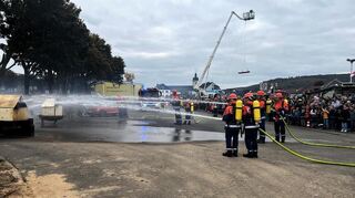 Spektakuläre Schauübung der Kinder- und Jugendfeuerwehren am Nachmittag.