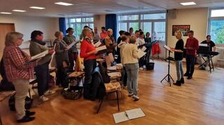 Derzeit bereitet sich der Chor auf sein Jubiläumskonzert am Samstag, 18. Oktober, vor.