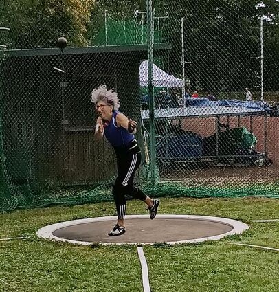 Die Leichtathletik-Masters zeigten beim Würf-Fünfkampf in Igersheim gute Leistungen, auch wenn rekordverdächtige Weiten ausgeblieben sind.