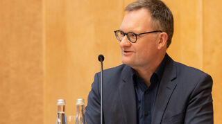 Professor Dr. Philipp Gassert hält in Wertheim einen Vortrag.
